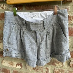 Alice + Olivia gray linen shorts size 4. EUC